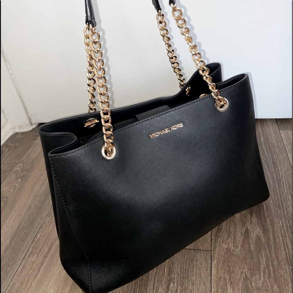 Micheal Kors Teagan Large Pebbled Leather Shoulder bag